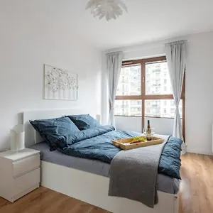 Woronicza 33b Prywatne Mieszkanie Z Oddzielna Sypialnia I Balkonem Bezplatne Miejsce Parkingowe Samodzielne Zameldowanie! Warszawa